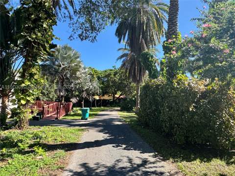 519 NE 118th St, Biscayne Park FL - photo 6 of 6