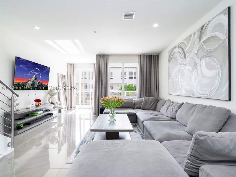 4 bedroom Condominium at 10245 NW 63rd Ter 206, Landmark At Doral Condo N, Doral — photo 2