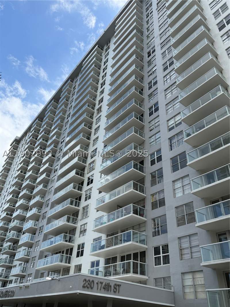 2 bedroom Condominium at 230 174th St 409, Winston Tower 300 Condo, Sunny Isles Beach — photo 2