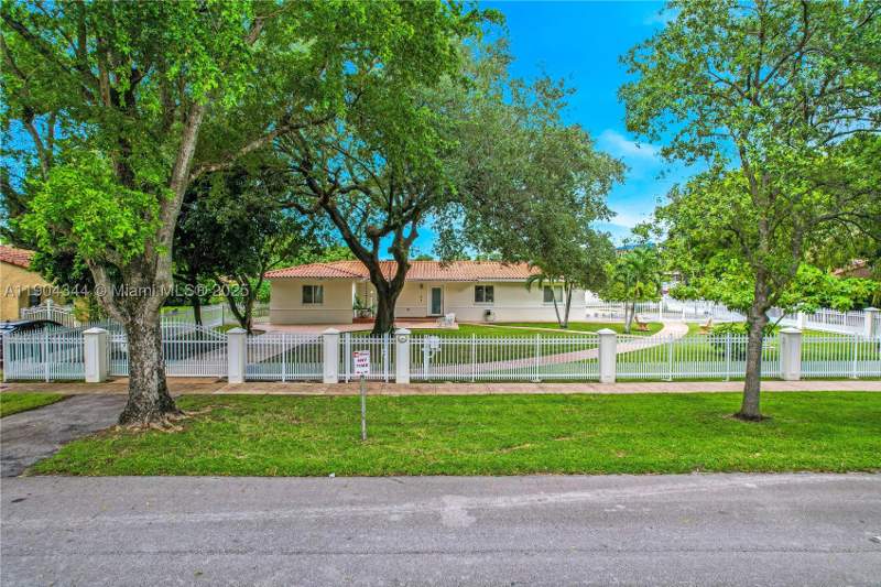 4 bedroom SingleFamilyResidence at 1407 San Marco Ave, C Gab Granada Sec Rev, Coral Gables — photo 2