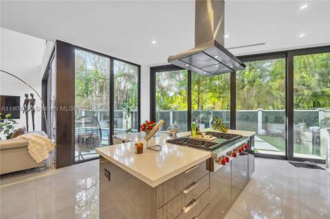 3764 Carmen Ct, Miami FL - photo 9 of 55
