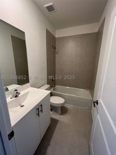 875 NE 211th St 0, Miami FL - photo 15 of 22