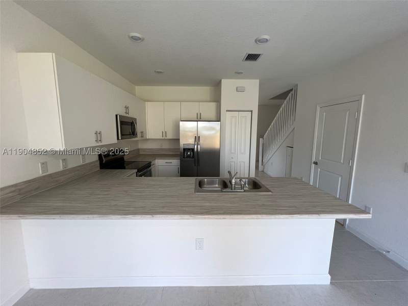 3 bedroom Townhouse at 875 NE 211th St 0, Via Ventura Neighborhood 4, Miami — photo 4