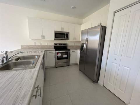 875 NE 211th St 0, Miami FL - photo 6 of 22
