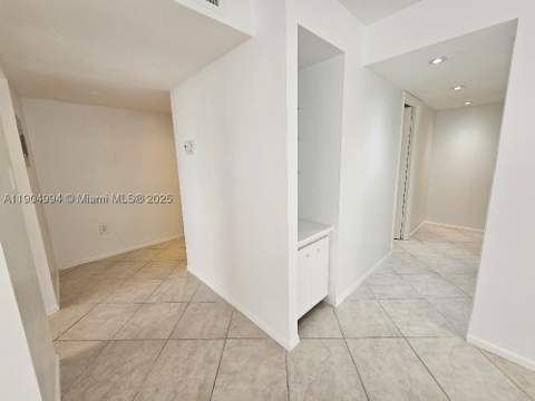 18041 Biscayne Blvd 204, Aventura FL - photo 11 of 52