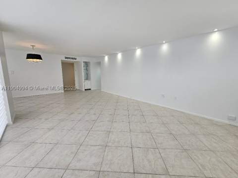 18041 Biscayne Blvd 204, Aventura FL - photo 12 of 52
