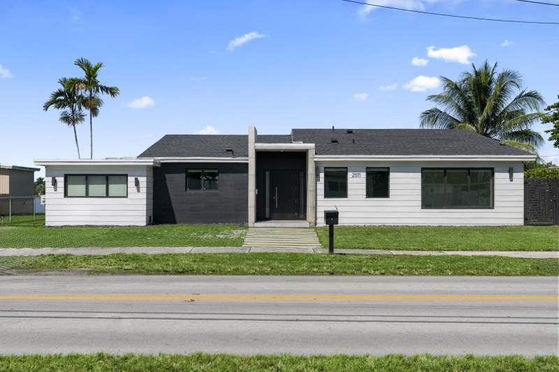 4 bedroom SingleFamilyResidence at 2511 NE 209th Terrace, Sunswept Isle, Miami — photo 2