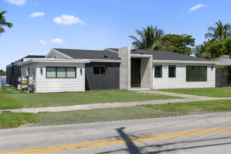 4 bedroom SingleFamilyResidence at 2511 NE 209th Terrace, Sunswept Isle, Miami — photo 3