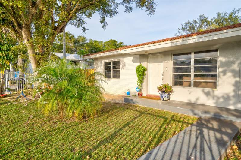 2 bedroom Villa at 17365 SW 95th Ave 17365, Village Homes & Condos At, Palmetto Bay — photo 2