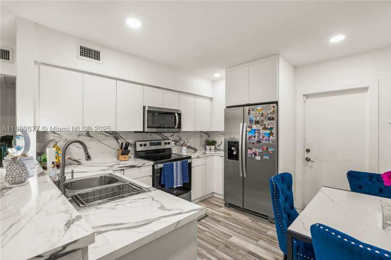 2 bedroom Villa at 17365 SW 95th Ave 17365, Village Homes & Condos At, Palmetto Bay — photo 4