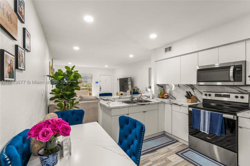2 bedroom Villa at 17365 SW 95th Ave 17365, Village Homes & Condos At, Palmetto Bay — photo 5