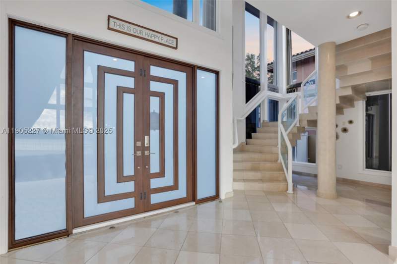 5 bedroom SingleFamilyResidence at 16232 NW 79th Ave, 4th Addn To Royal Oaks, Miami Lakes — photo 2