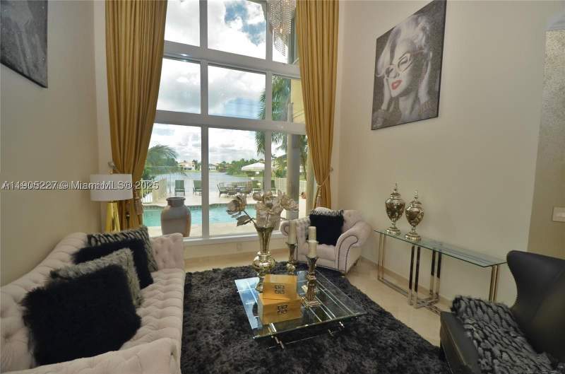 5 bedroom SingleFamilyResidence at 16232 NW 79th Ave, 4th Addn To Royal Oaks, Miami Lakes — photo 3