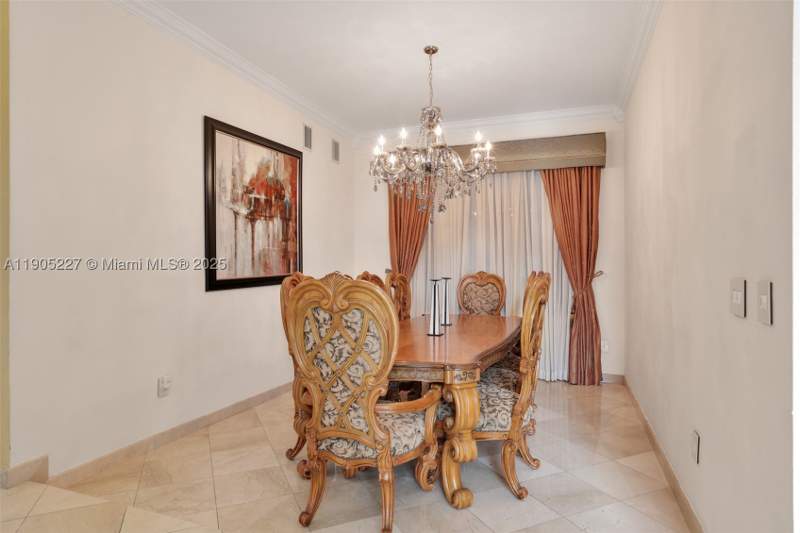 5 bedroom SingleFamilyResidence at 16232 NW 79th Ave, 4th Addn To Royal Oaks, Miami Lakes — photo 4