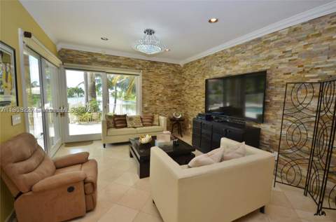 16232 NW 79th Ave, Miami Lakes FL - photo 6 of 29