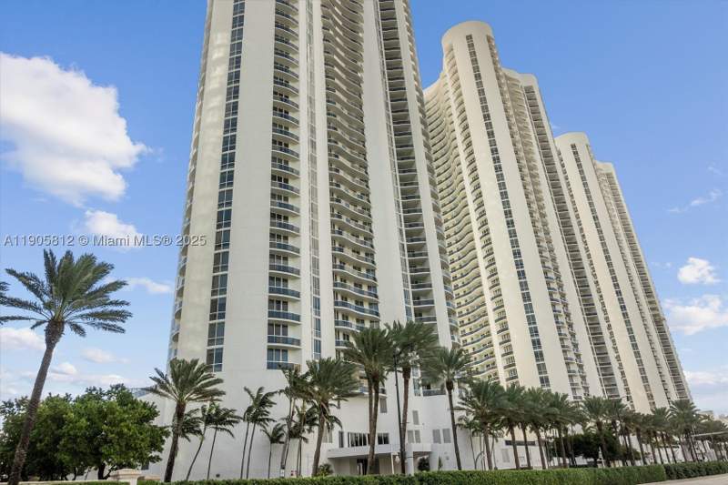 2 bedroom Condominium at 15811 Collins Ave 3405, Tdr Tower III Condo, Sunny Isles Beach — photo 3
