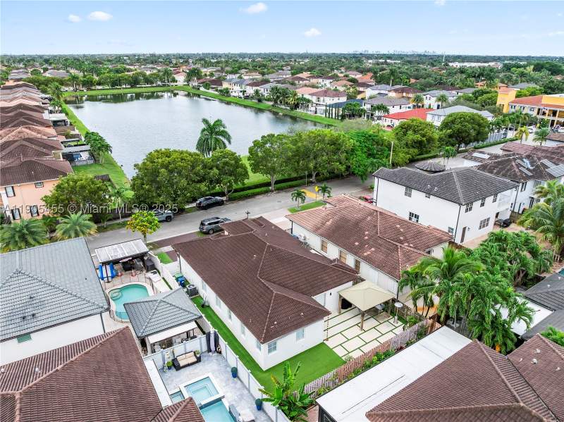 4 bedroom SingleFamilyResidence at 18000 NW 90th Pl, Century Gardens, Hialeah — photo 3