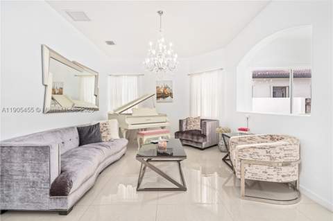 18000 NW 90th Pl, Hialeah FL - photo 7 of 41