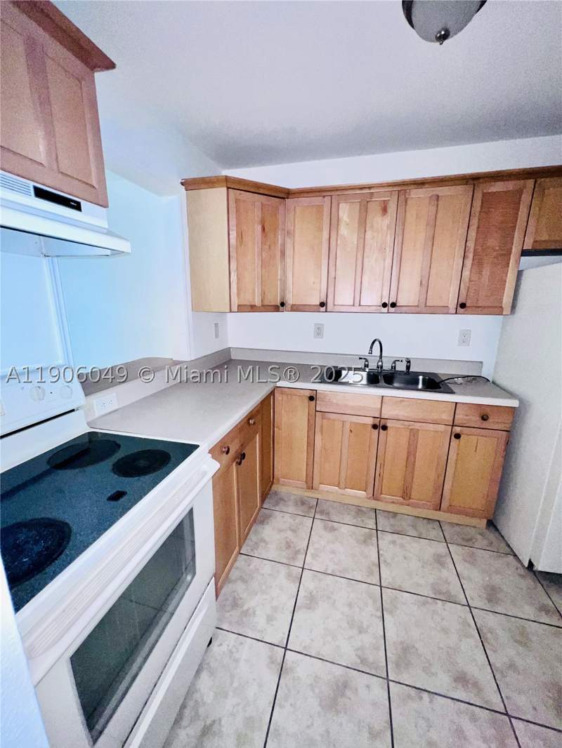 1 bedroom Condominium at 12290 NE 11th Ct 305, Gold Coast Condo, North Miami — photo 4