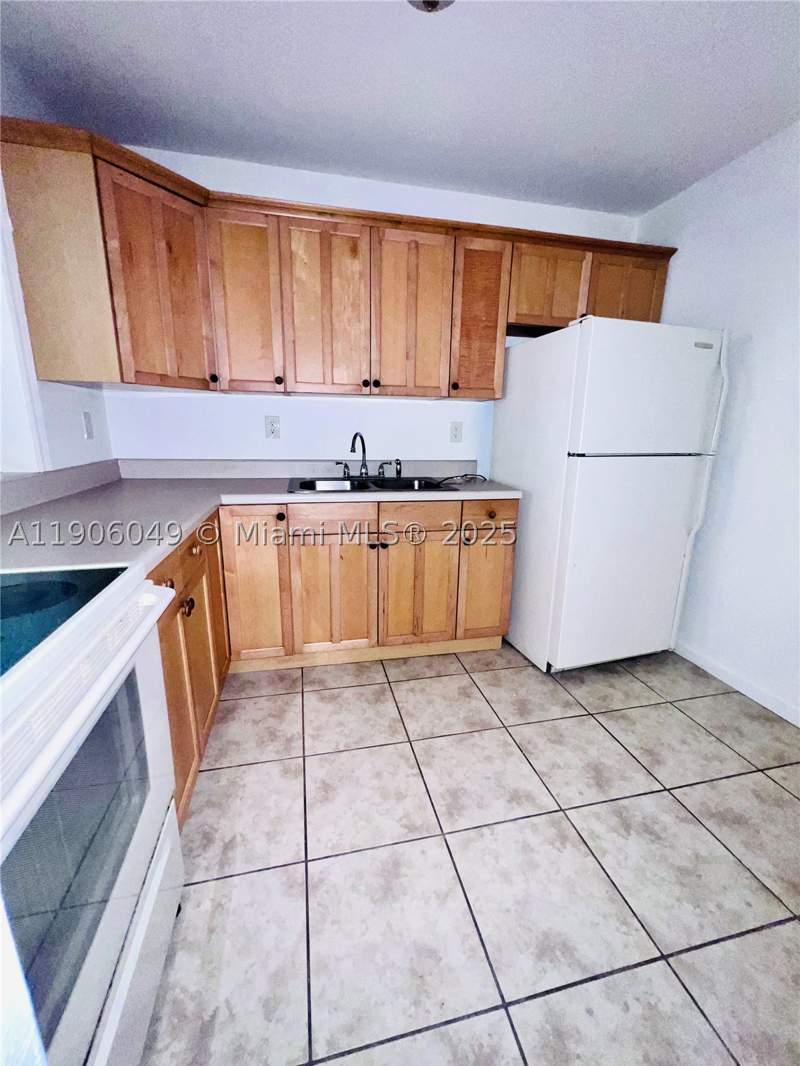 1 bedroom Condominium at 12290 NE 11th Ct 305, Gold Coast Condo, North Miami — photo 5