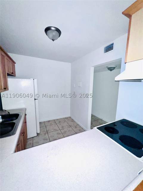 12290 NE 11th Ct 305, North Miami FL - photo 7 of 22