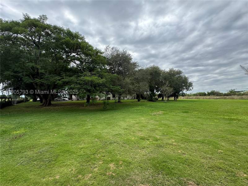 4 bedroom SingleFamilyResidence at 18750 SW 207th Ave, Redlands, Miami — photo 3