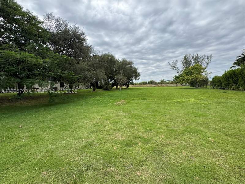 4 bedroom SingleFamilyResidence at 18750 SW 207th Ave, Redlands, Miami — photo 4