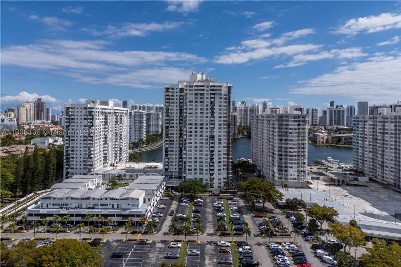 1 bedroom Condominium at 2750 NE 183rd St 2601, Commodore Plaza Condo, Aventura — photo 2
