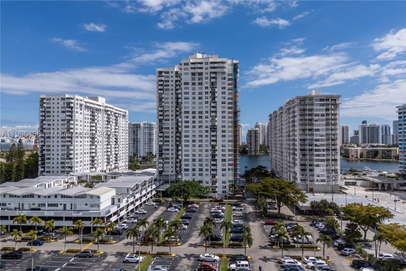 1 bedroom Condominium at 2750 NE 183rd St 2601, Commodore Plaza Condo, Aventura — photo 3