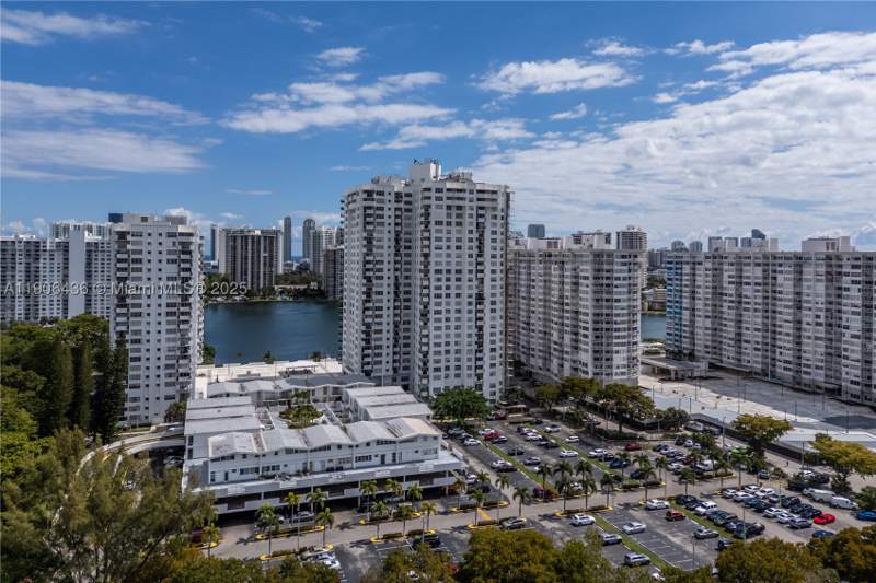 1 bedroom Condominium at 2750 NE 183rd St 2601, Commodore Plaza Condo, Aventura — photo 4