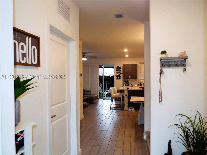 4 bedroom Townhouse at 2363 SE 11th St, Towns At Seascape, Homestead — photo 4