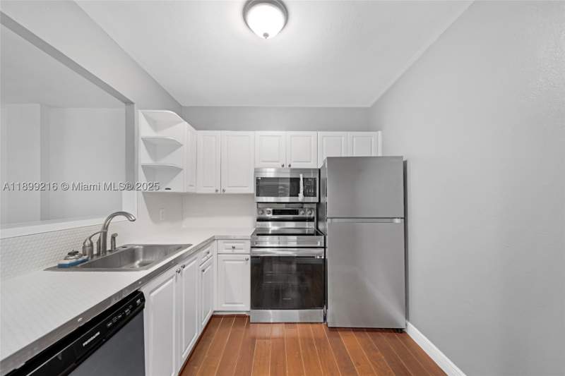 1 bedroom Condominium at 1455 N Treasure Dr 3K, Island Place At North Bay, North Bay Village — photo 2