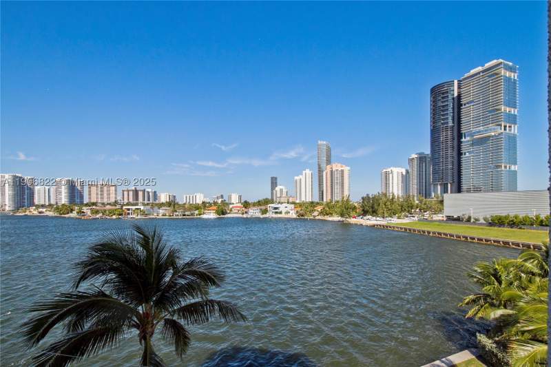 2 bedroom Condominium at 18260 N Bay Rd 420, Les Pelicans (The Pelican, Sunny Isles Beach — photo 2
