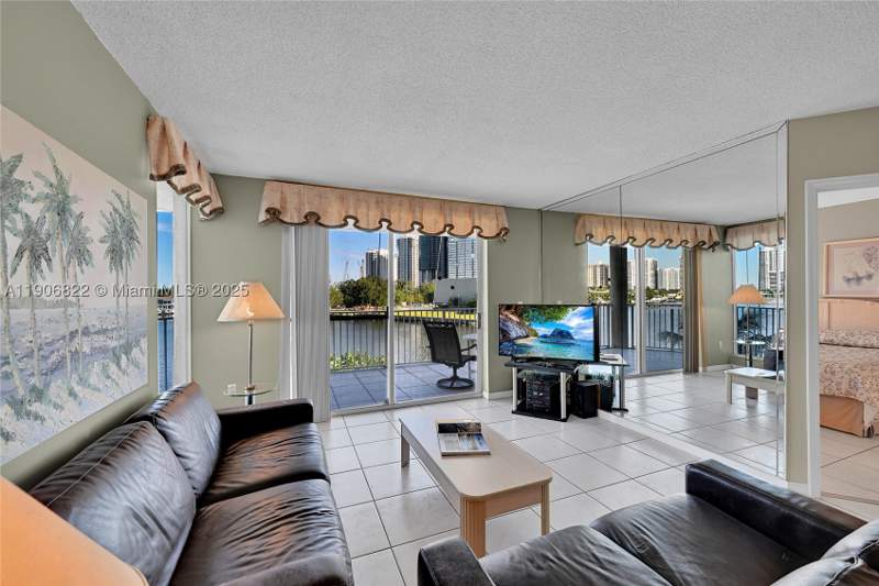 2 bedroom Condominium at 18260 N Bay Rd 420, Les Pelicans (The Pelican, Sunny Isles Beach — photo 5