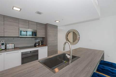 400 Sunny Isles Blvd 906, Sunny Isles Beach FL - photo 8 of 36