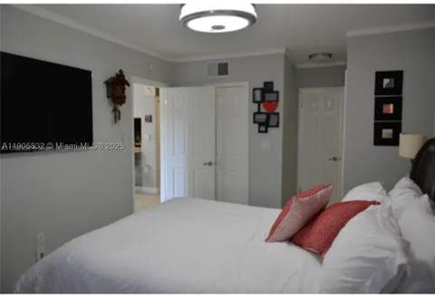 10900 SW 104th St 314, Miami FL - photo 8 of 13