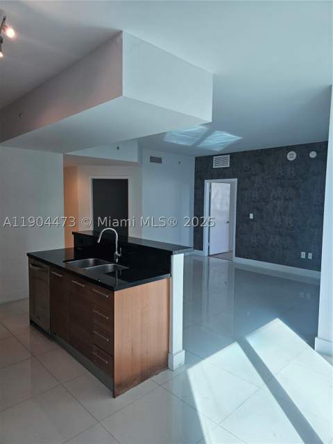 244 Biscayne Blvd 908, Miami FL - photo 16 of 42