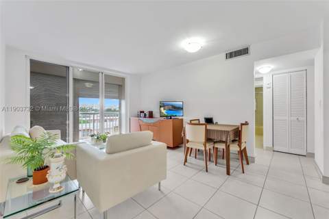 3661 SW 9th Ter 402, Miami FL - photo 6 of 15