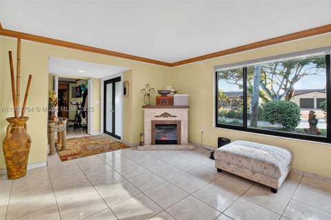 15010 Dunbarton Pl, Miami Lakes FL - photo 11 of 36
