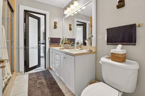 15010 Dunbarton Pl, Miami Lakes FL - photo 18 of 36