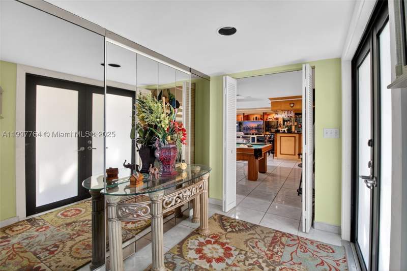 4 bedroom SingleFamilyResidence at 15010 Dunbarton Pl, Miami Lakes-Lake Glenn El, Miami Lakes — photo 5