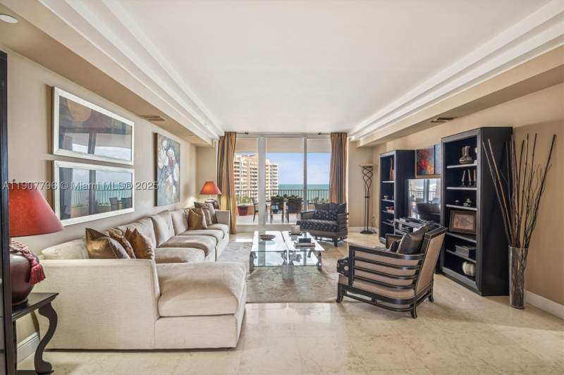 2 bedroom Condominium at 789 Crandon Blvd 1005, Club Tower One Condo, Key Biscayne — photo 4