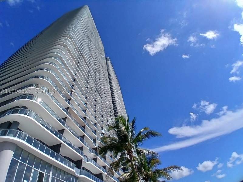 1 bedroom Condominium at 700 NE 24 203, Aria Reserve, Miami — photo 2