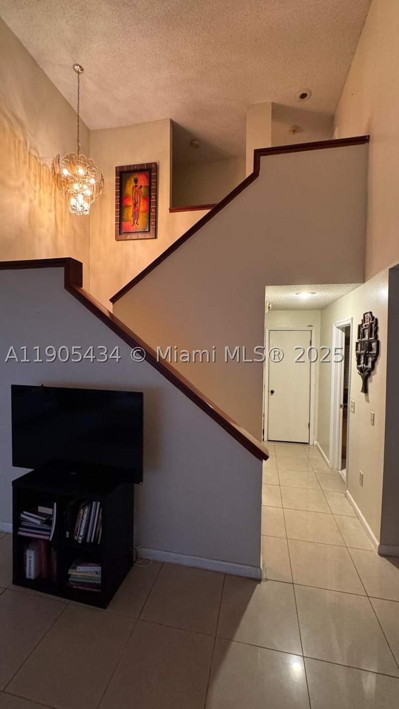 4 bedroom SingleFamilyResidence at 15039 SW 89th Terr Rd, Hammocks Sec 1, Miami — photo 4