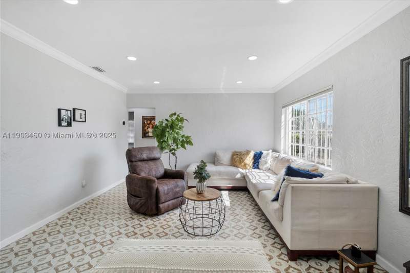 5 bedroom SingleFamilyResidence at 7231 SW 6th St, Tamiami Gardens, Miami — photo 3