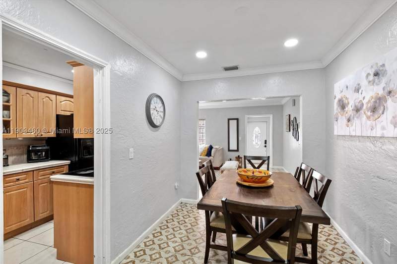 5 bedroom SingleFamilyResidence at 7231 SW 6th St, Tamiami Gardens, Miami — photo 5