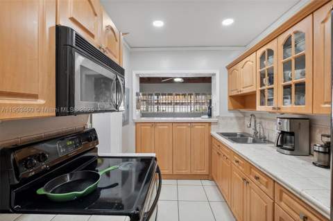 7231 SW 6th St, Miami FL - photo 7 of 34