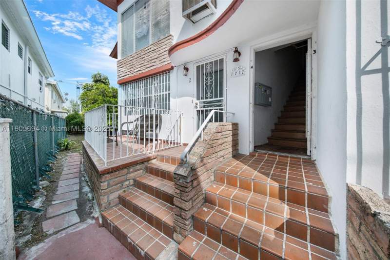 2 bedroom Condominium at 7712 Byron Ave 2, Victoria Condo, Miami Beach — photo 3