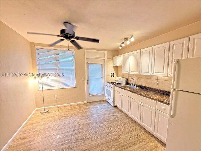 0 bedroom Condominium at 441 Collins Ave 12A, Southern Star Condo, Miami Beach — photo 2