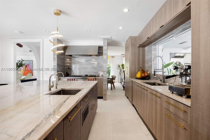 5 bedroom SingleFamilyResidence at 1233 102nd St, Bay Harbor Island, Bay Harbor Islands — photo 4
